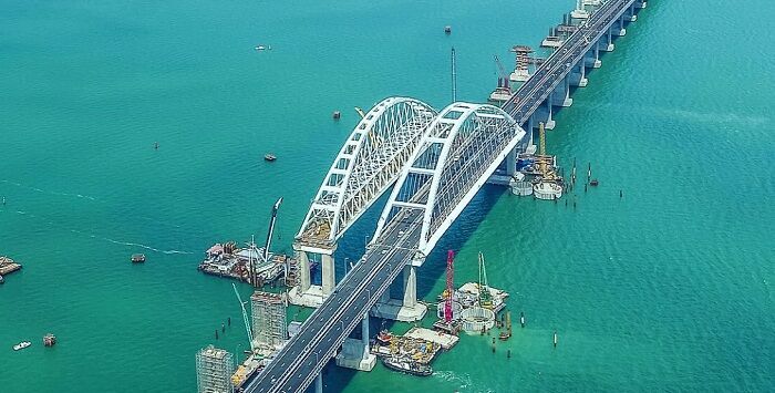 Крымский мост оказался в эпицентре споров и сомнений