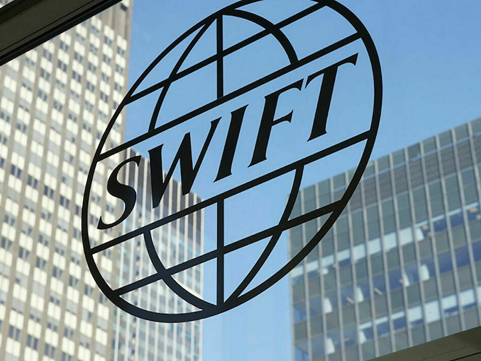 МИД Британии: ни один российский банк не должен иметь доступ к SWIFT