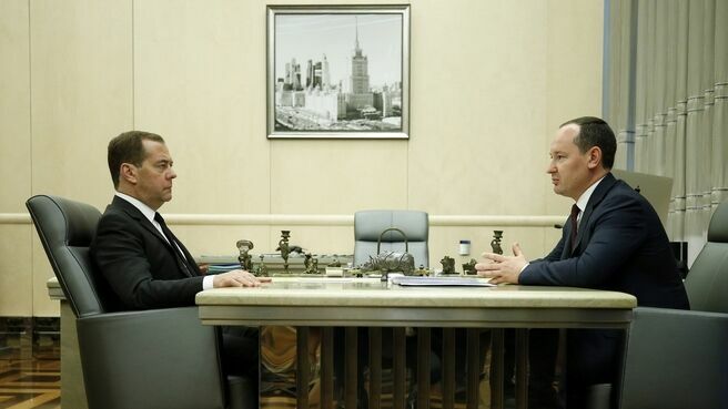 Медведев пообещал ускорить законодательные инициативы «Россетей»