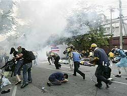 Разогнан митинг оппозиции в Бангкоке: 65 пострадавших