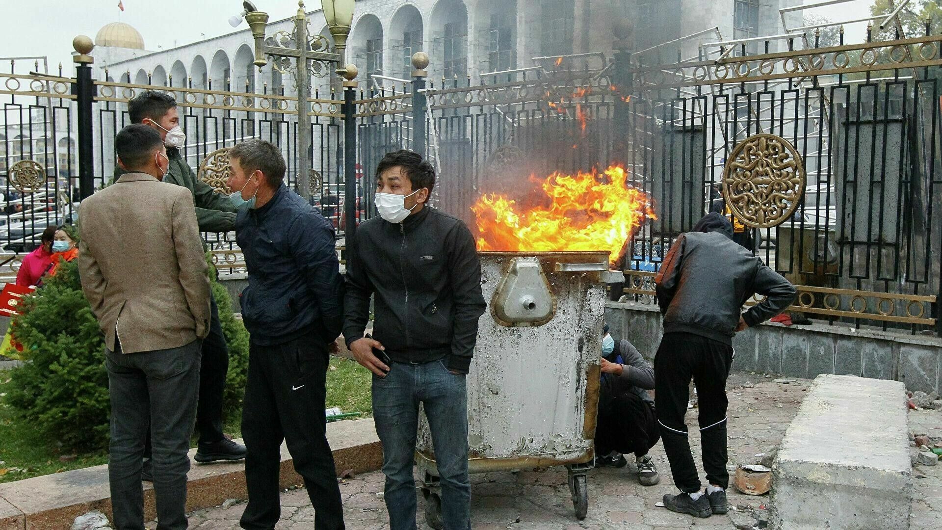 Более 760 человек пострадали в Бишкеке во время протестов