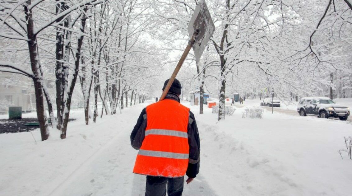 В Севастополе уволили вице-губернатора из-за жалоб на плохую уборку снега