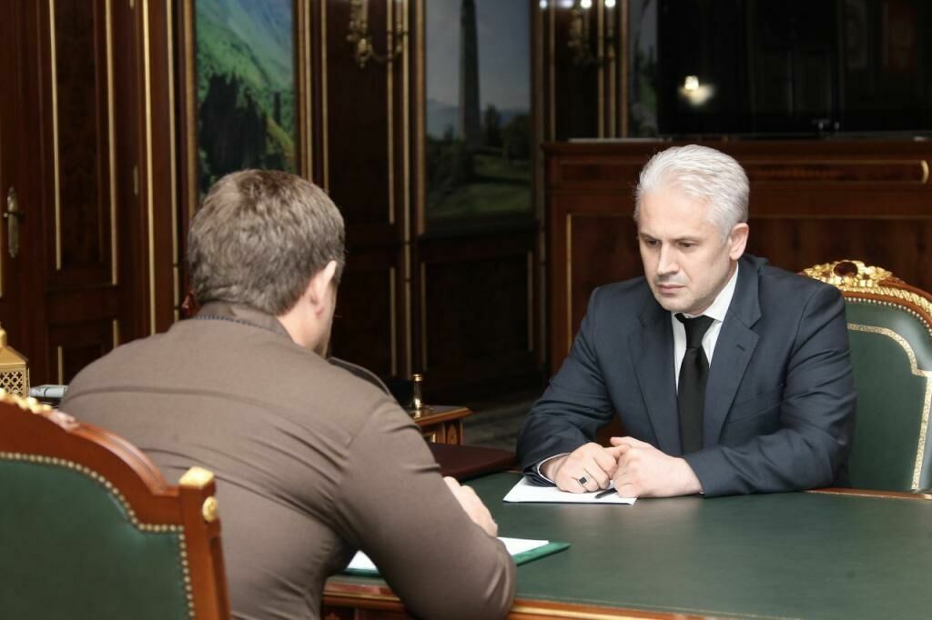 Кадыров временно передал полномочия Хучиеву из-за простуды