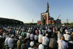 Первый день Ураза-Байрам празднуют мусульмане в РФ