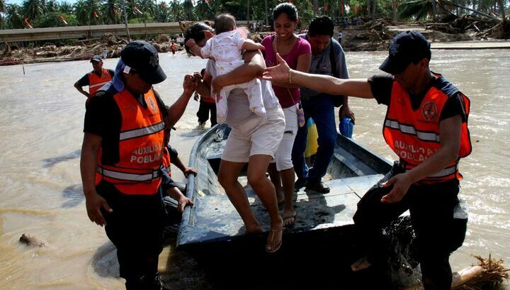 В Мексике из-за приближающегося урагана эвакуируют 50 тысяч человек