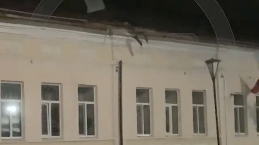 В Брянской области дрон врезался в здание полиции (ВИДЕО)