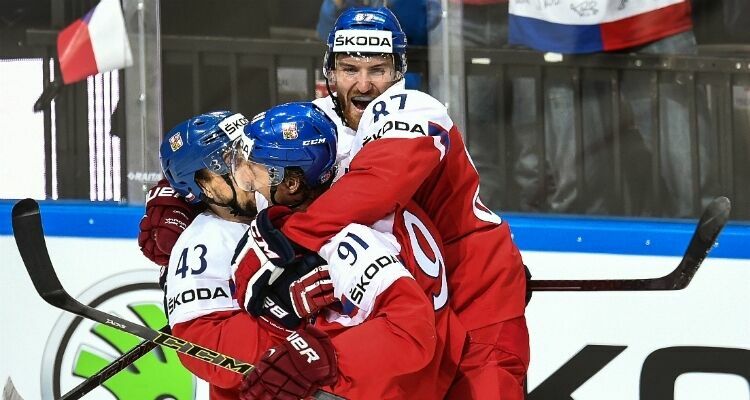 Сборная России вышла в полуфинал ЧМ по хоккею, обыграв шведов - 5:3