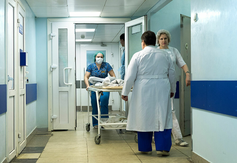 Зарплаты в российских больницах не попали в границы майских указов