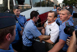 Правозащитник Лев Пономарев попал в больницу после «Дня гнева» (БЛОГИ + ВИДЕО)