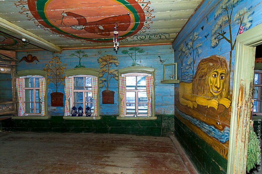 В 2009 году студенческая экспедиция из Саратовского госуниверситета, обнаружила в области уникальный деревянный дом с росписями начала ХХ века