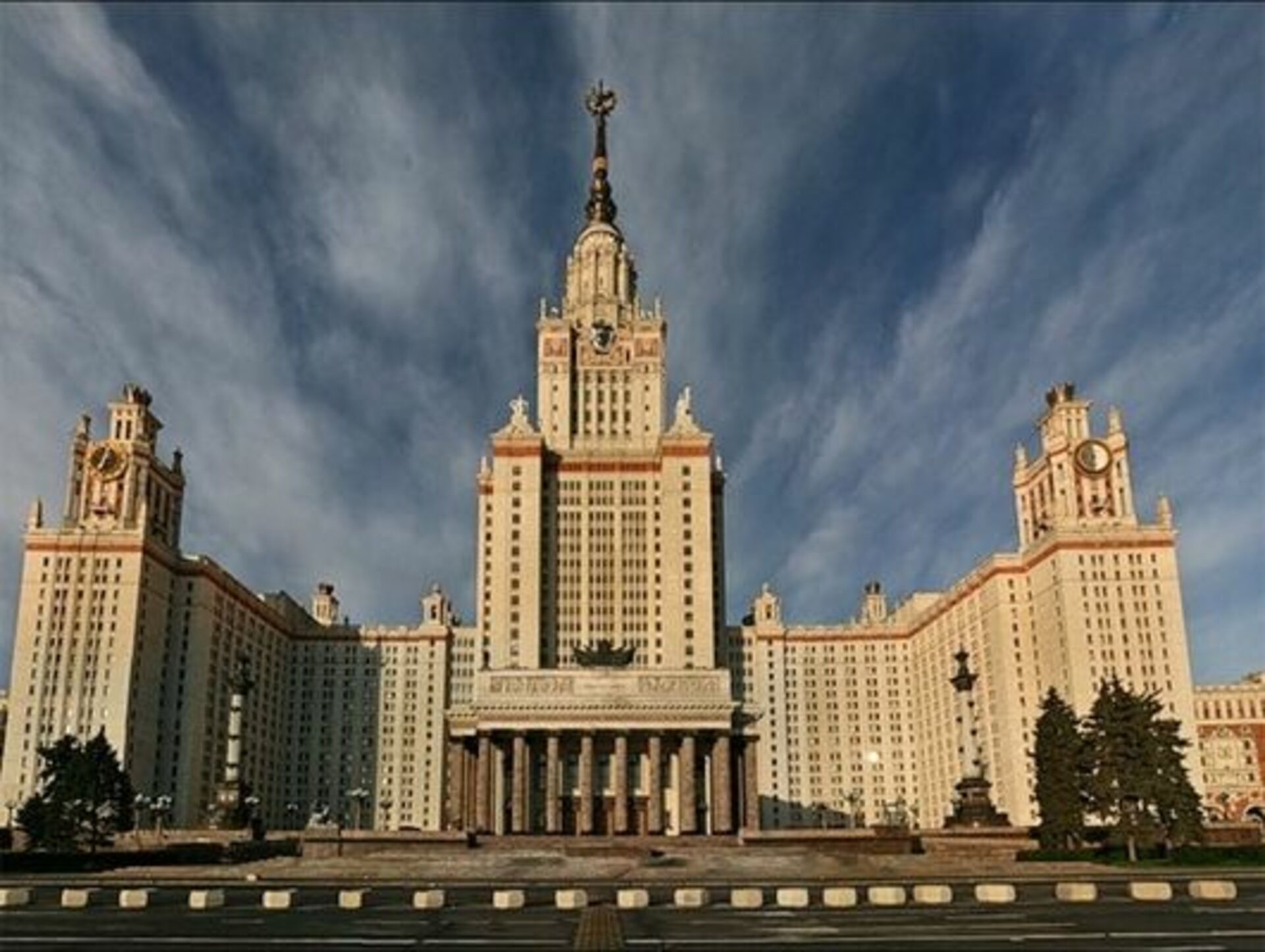 здание университета в москве фото