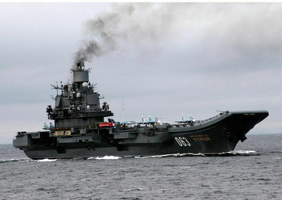 При пожаре на авианосце "Адмирал Кузнецов" погиб один человек