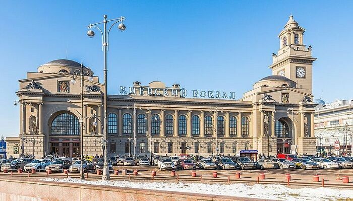 На всех вокзалах Москвы идет эвакуация людей из-за сообщения о минировании