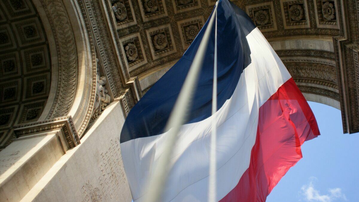СМИ: власти Франции посоветовали компаниям не спешить с уходом из РФ