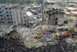 Число жертв обрушения здания в Бангладеш достигло 366