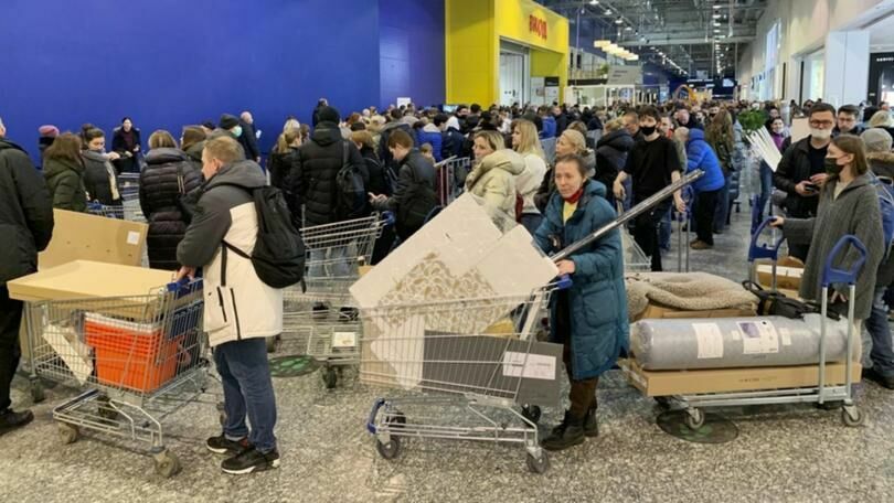 Ажиотаж при закрытии магазинов Ikea в России