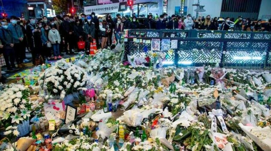 В Сеуле найден мертвым полицейский, подозреваемый в уничтожении улик по делу о давке