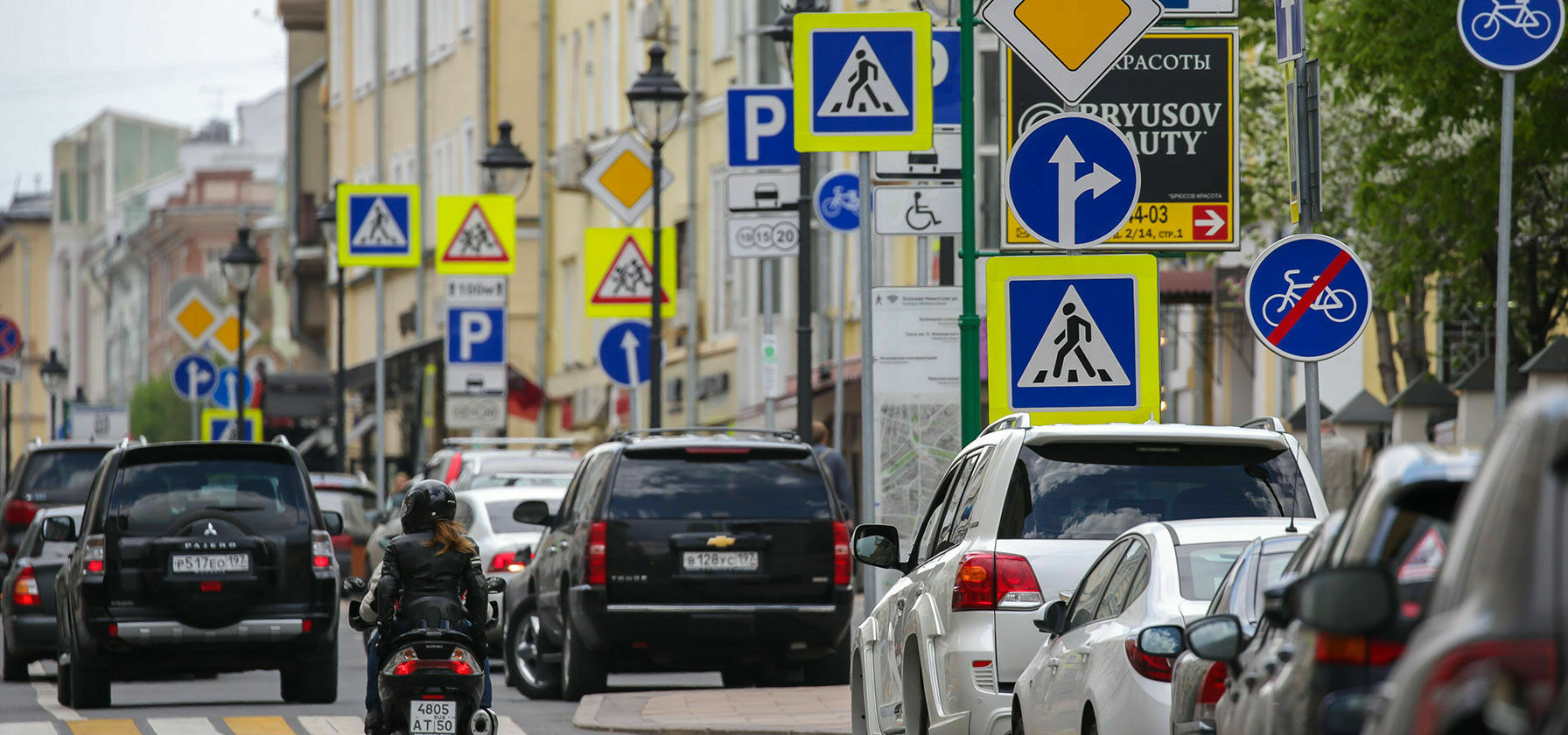 ЦОДД опробует на московских перекрёстках новые типы дорожных знаков