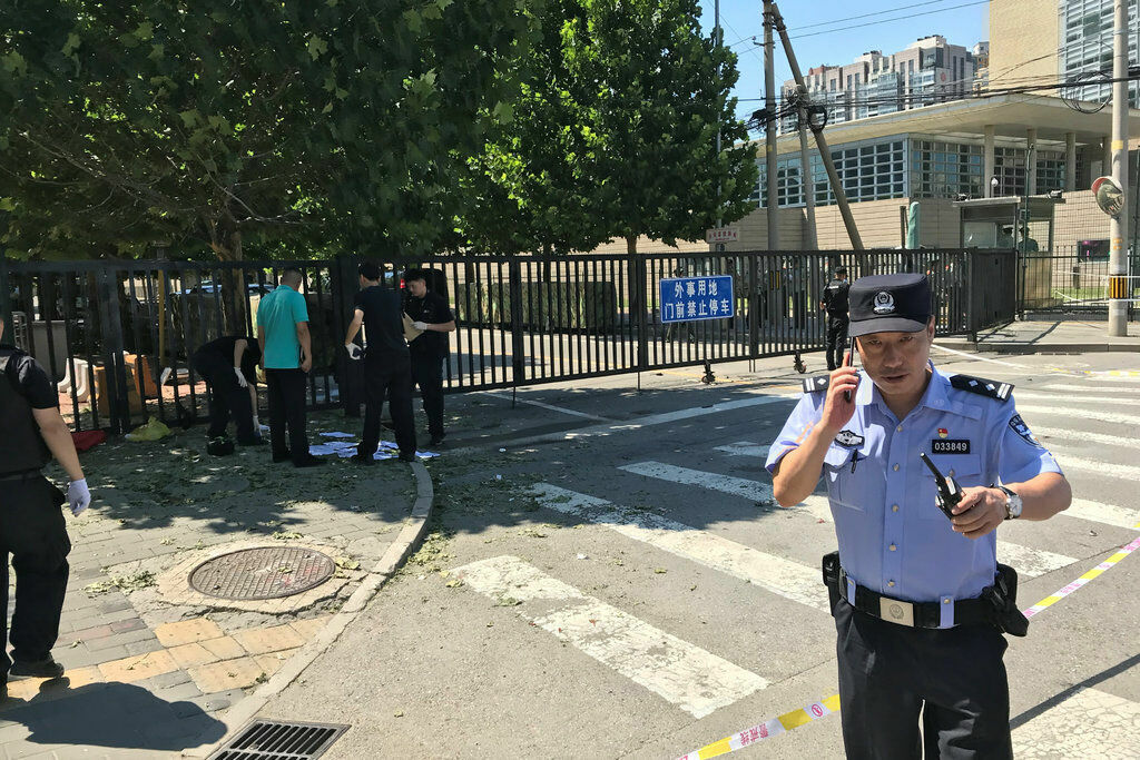 У посольства США в Пекине произошёл взрыв