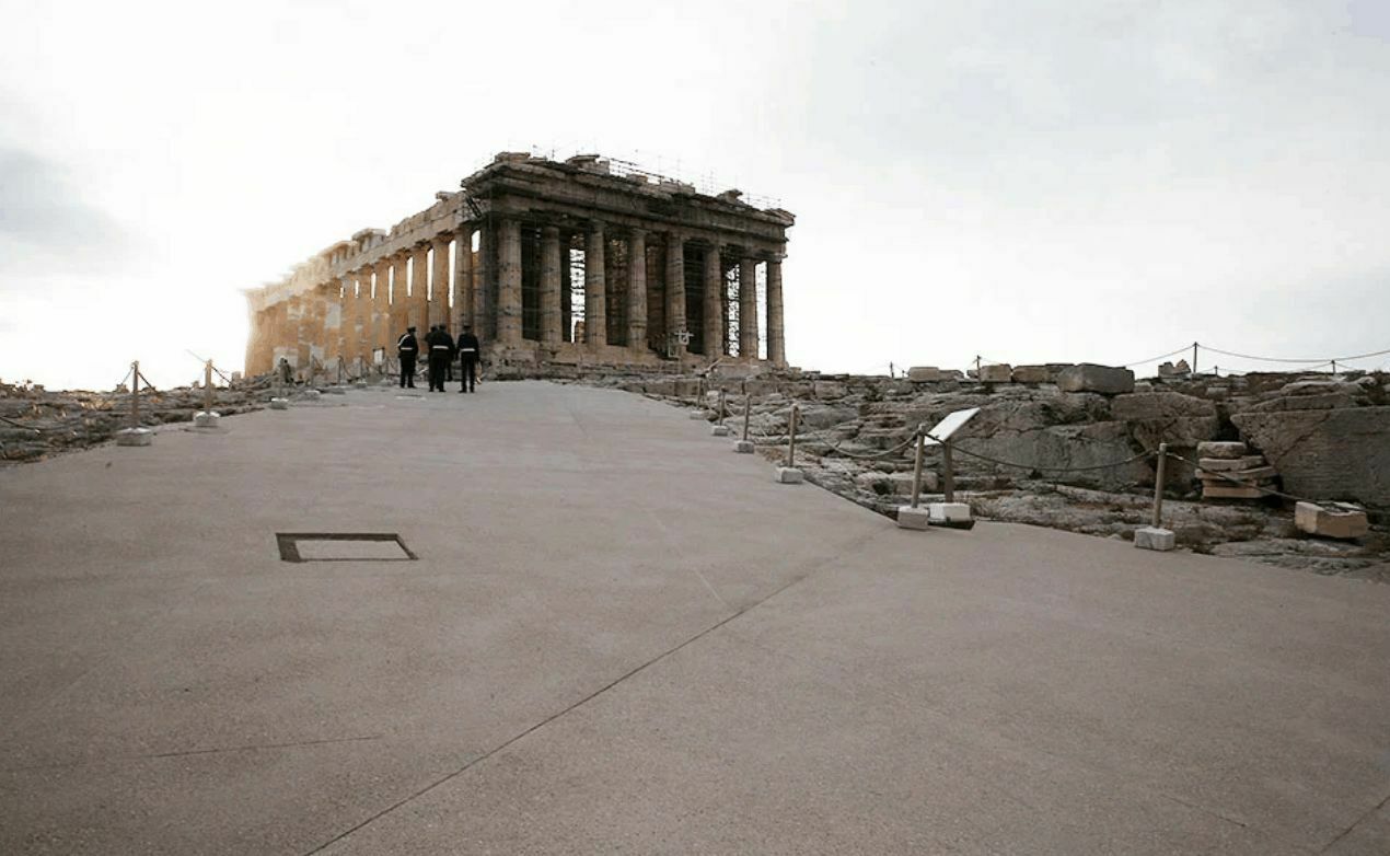 Гнев, богиня, воспой: афинский Акрополь заливают бетоном