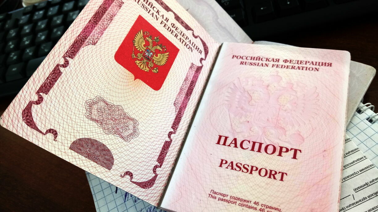 Марина Чайка пожаловалась, что муж отобрал у нее паспорт