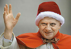 Папа Римский стал похож на Санта-Клауса / Чудо-форель не станет рождественским подарком для ученых