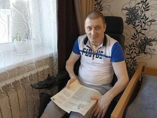 Андрей Лампадов уже больше семи лет прикован к инвалидному креслу.