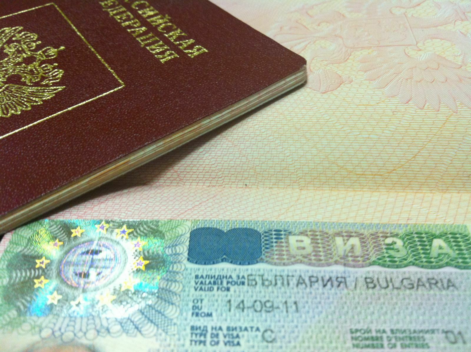 Болгария приостановила выдачу виз российским туристам