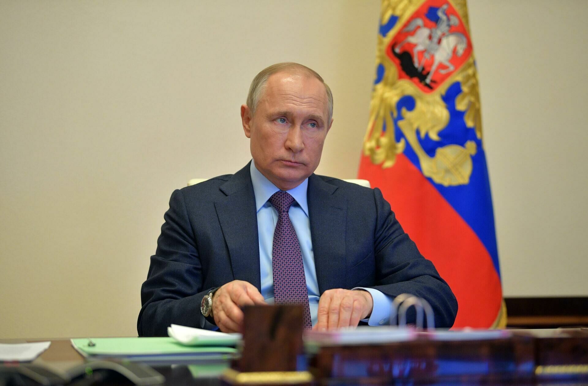 Владимир Путин поручил Госдуме защитить минимальный доход должников