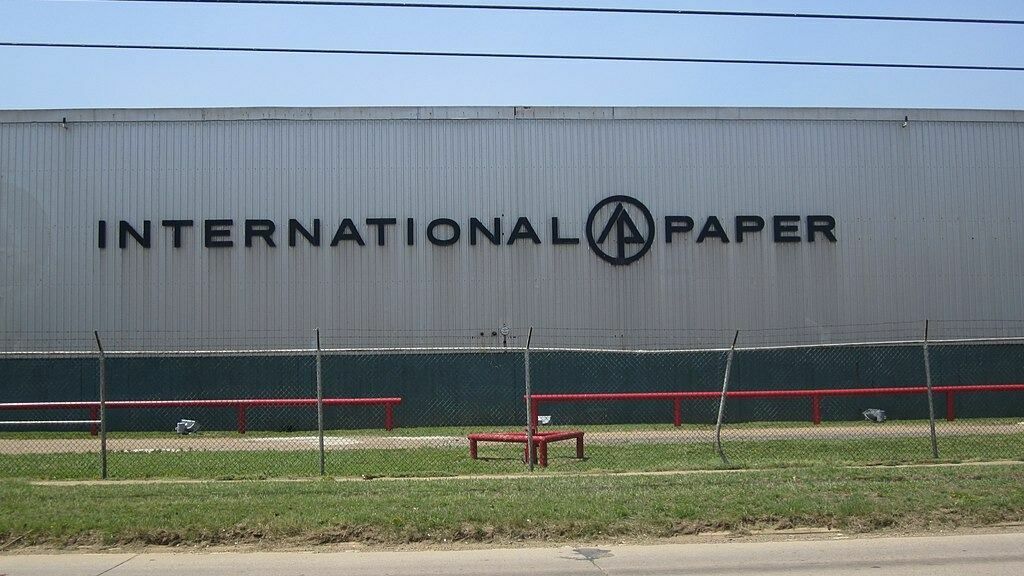 Производитель бумаги International Paper продаст долю в 