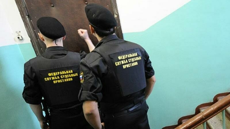 Девять экс-депутатов Госдумы отказались выезжать из служебных квартир