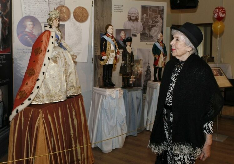 Вера Васильева поздравила музей кукол «Галерея Анастасии Чижовой» с юбилеем
