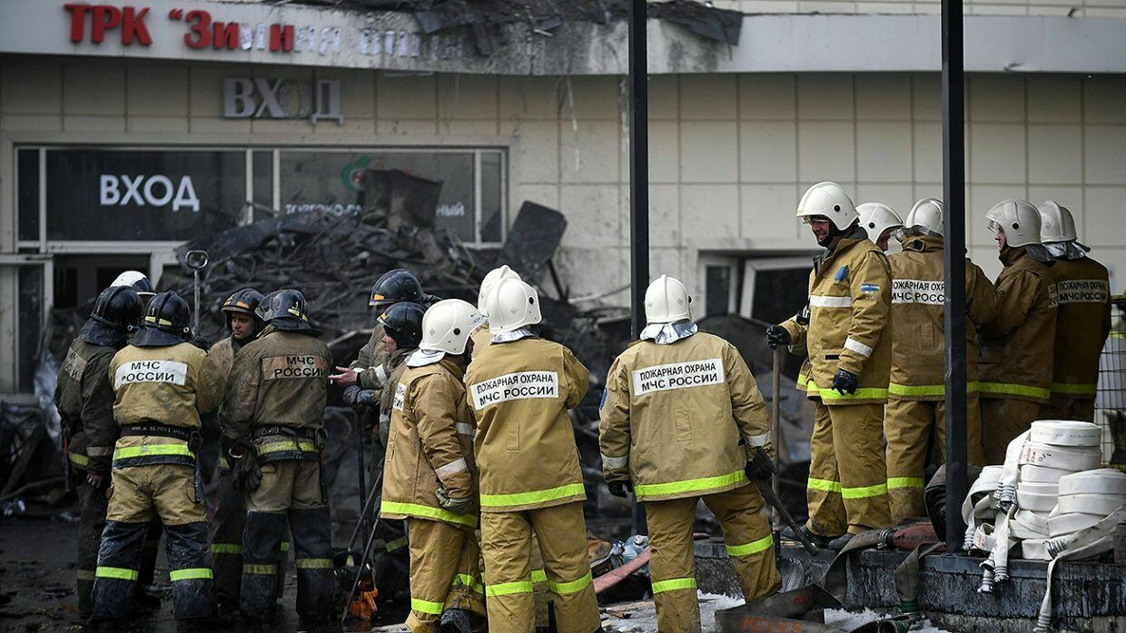 В МЧС назвали причины мгновенного распространения пожара в ТРЦ Кемерова