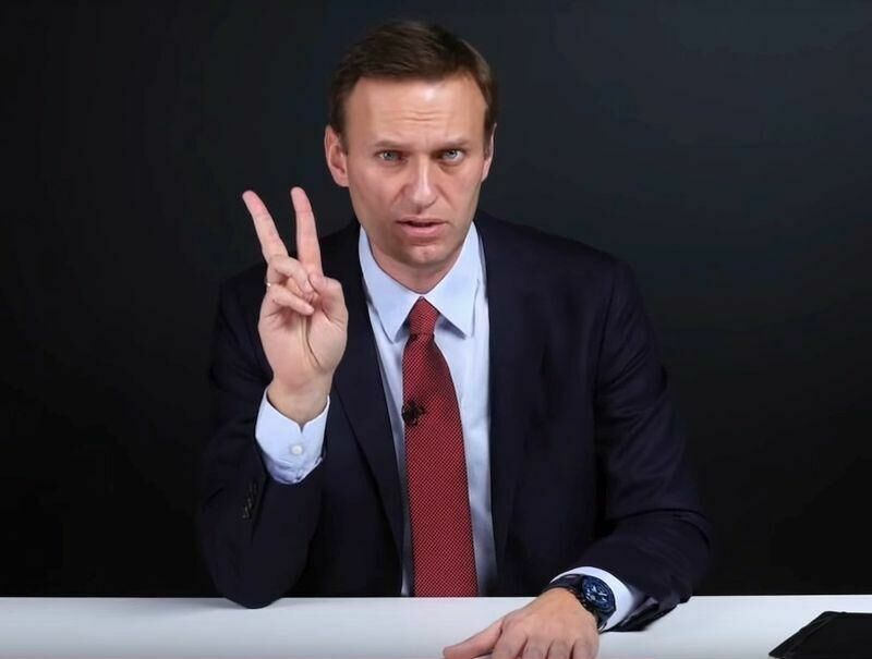 СМИ: Навального пытались отравить второй раз перед отправкой в Германию