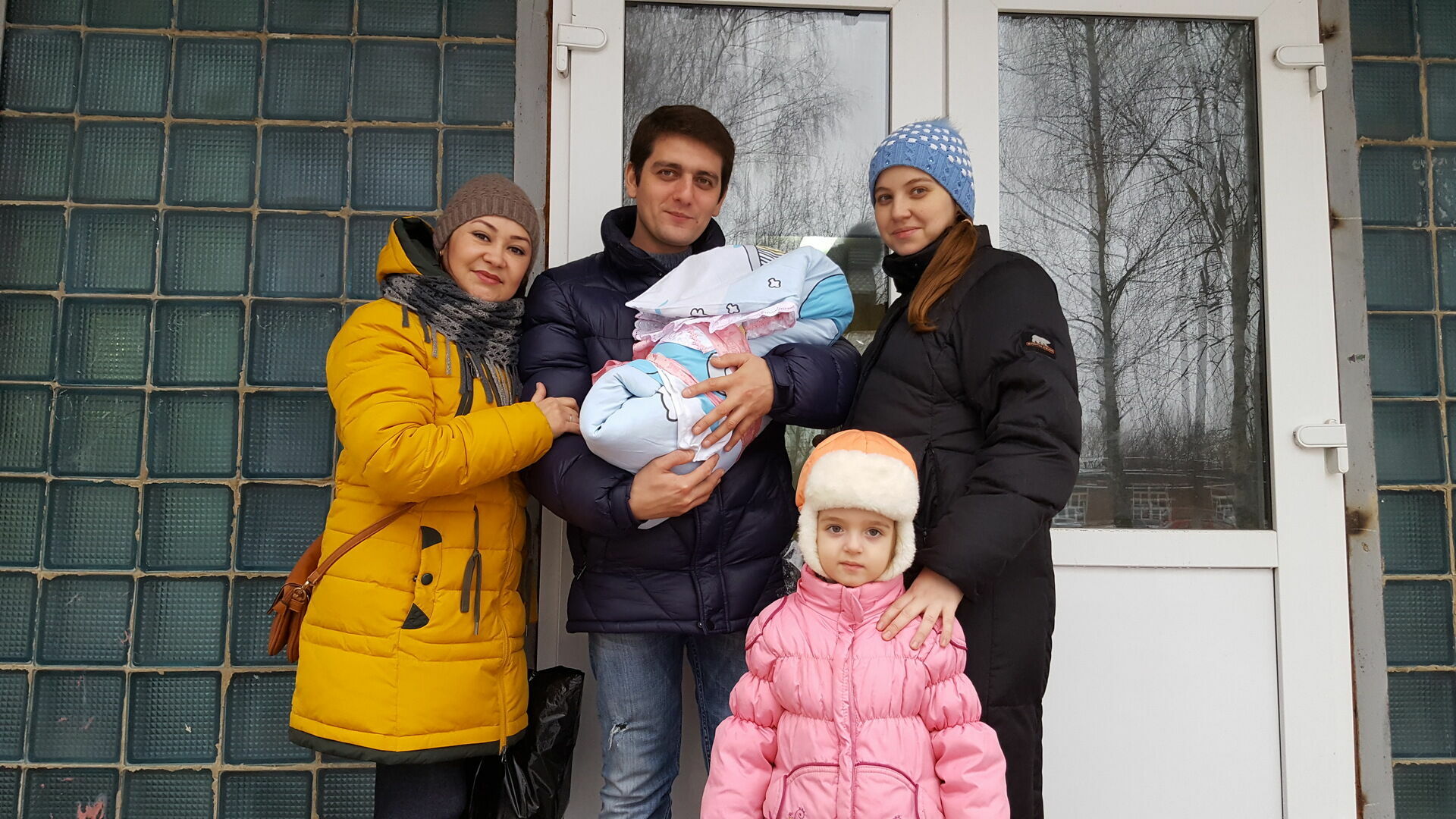 Вон из Родины: в Смоленске пытаются выдворить из России семью переселенцев
