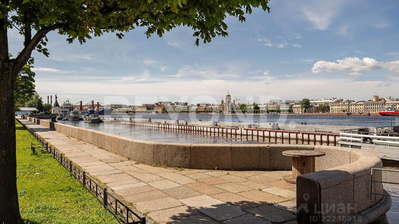 На Английской набережной в Санкт-Петербурге расположен самый дорогой дом страны