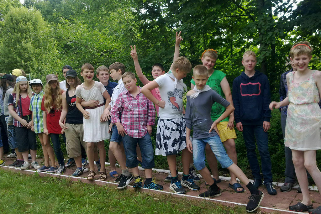 Лагерь на Урале проверят на ЛГБТ-пропаганду после переодевания мальчиков в девочек