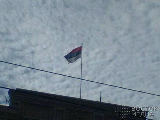 Хабаровчане отметили День российского флага с перевернутым триколором