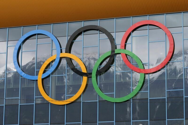 Медали Олимпиады-2020 из переработанных смартфонов показали в Токио