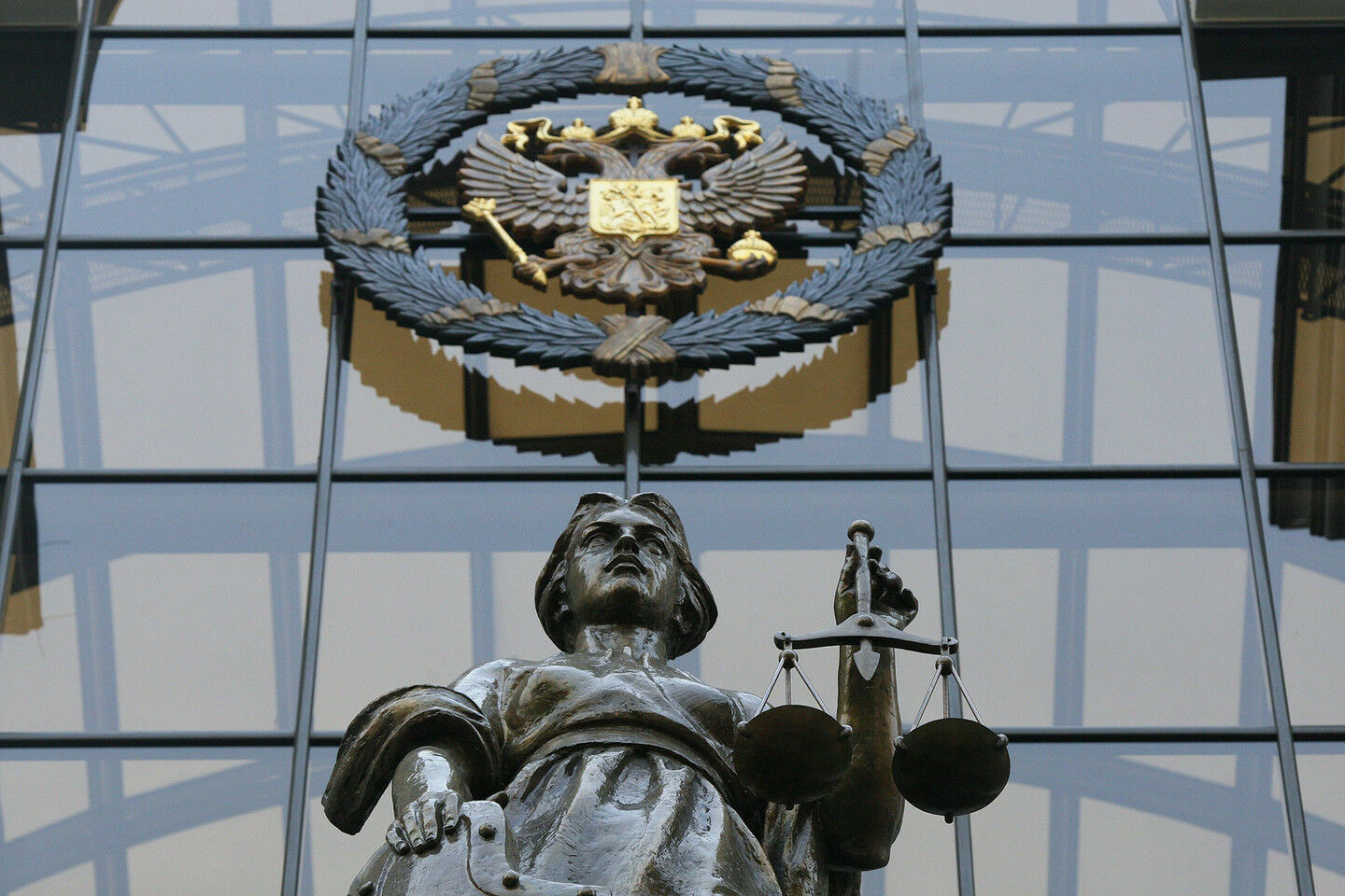 ВС РФ признал незаконным запрет адвокатам приносить телефон в полицию