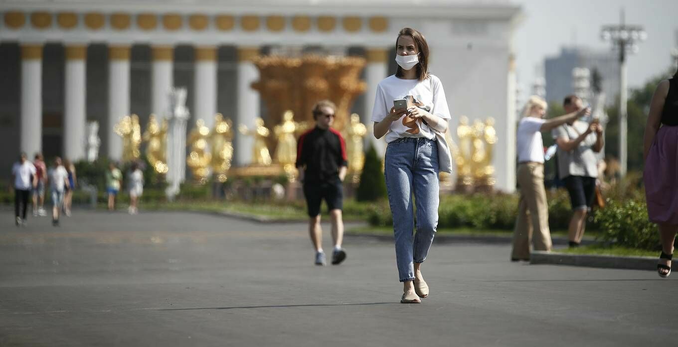 Заболеваемость ковидом в Москве вдвое сократилась по сравнению с пиком третьей волны