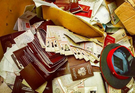 В заброшенном отделе полиции в Москве нашли сотни документов и паспортов