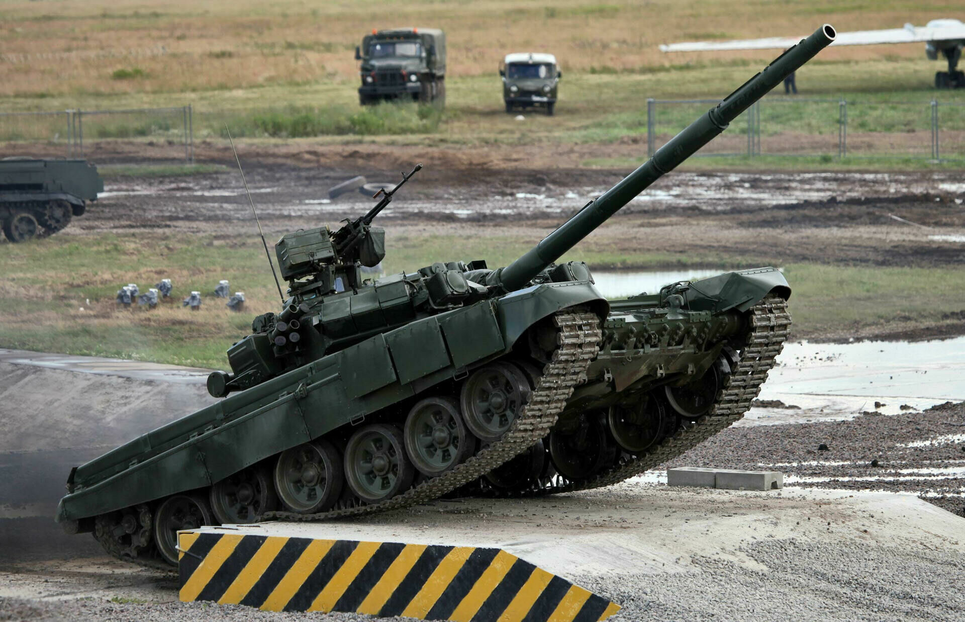 Боевики ИГ захватили поставленный из России танк Т-90А