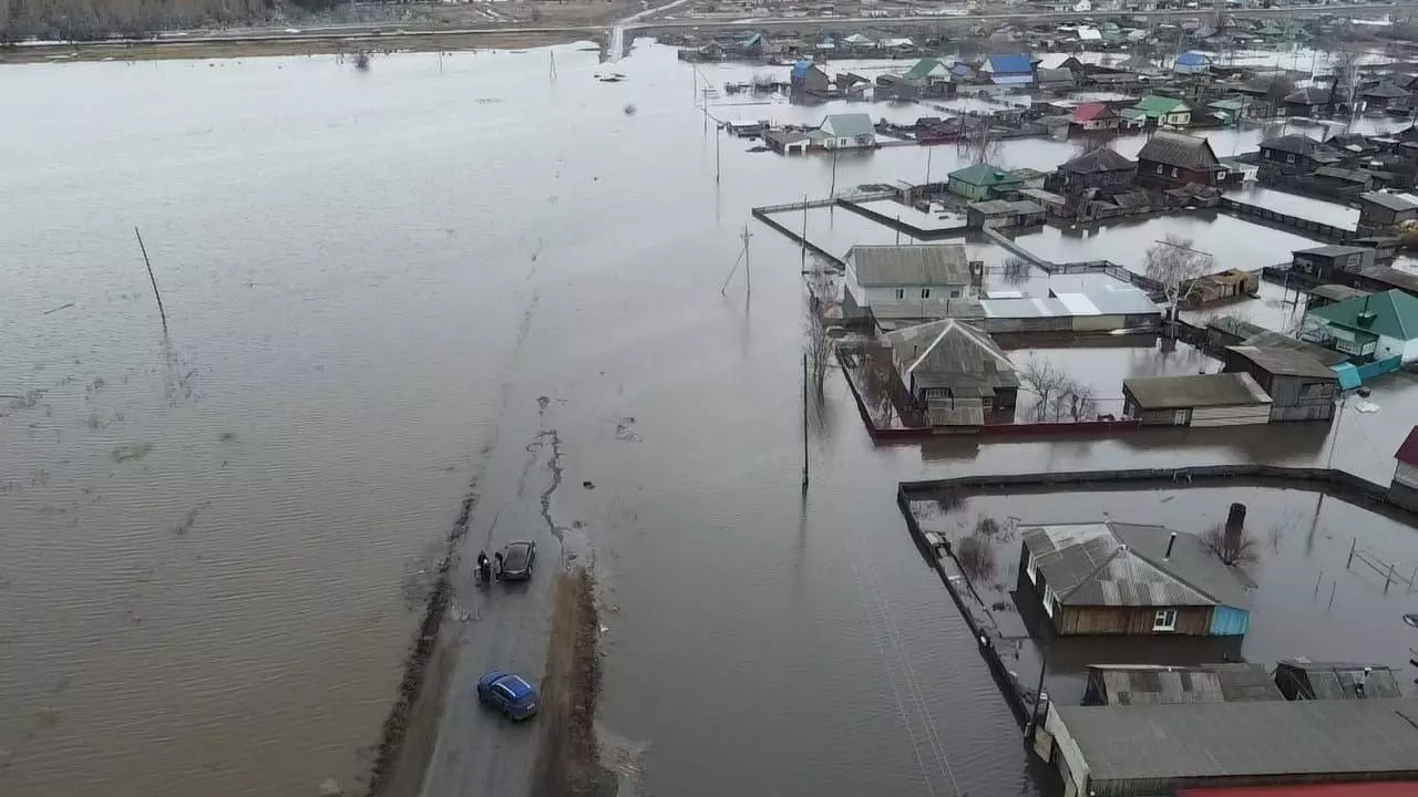 В Алтайском крае более 900 участков ушли под воду из-за паводков.