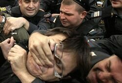 «День гнева» проходит у московской мэрии, несмотря на запрет властей (БЛОГИ)