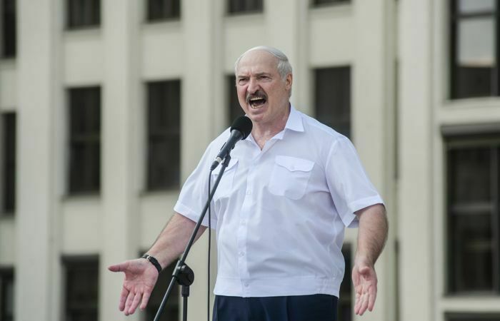 Сотрудники и выпускники МГУ потребовали лишить Лукашенко звания почетного профессора