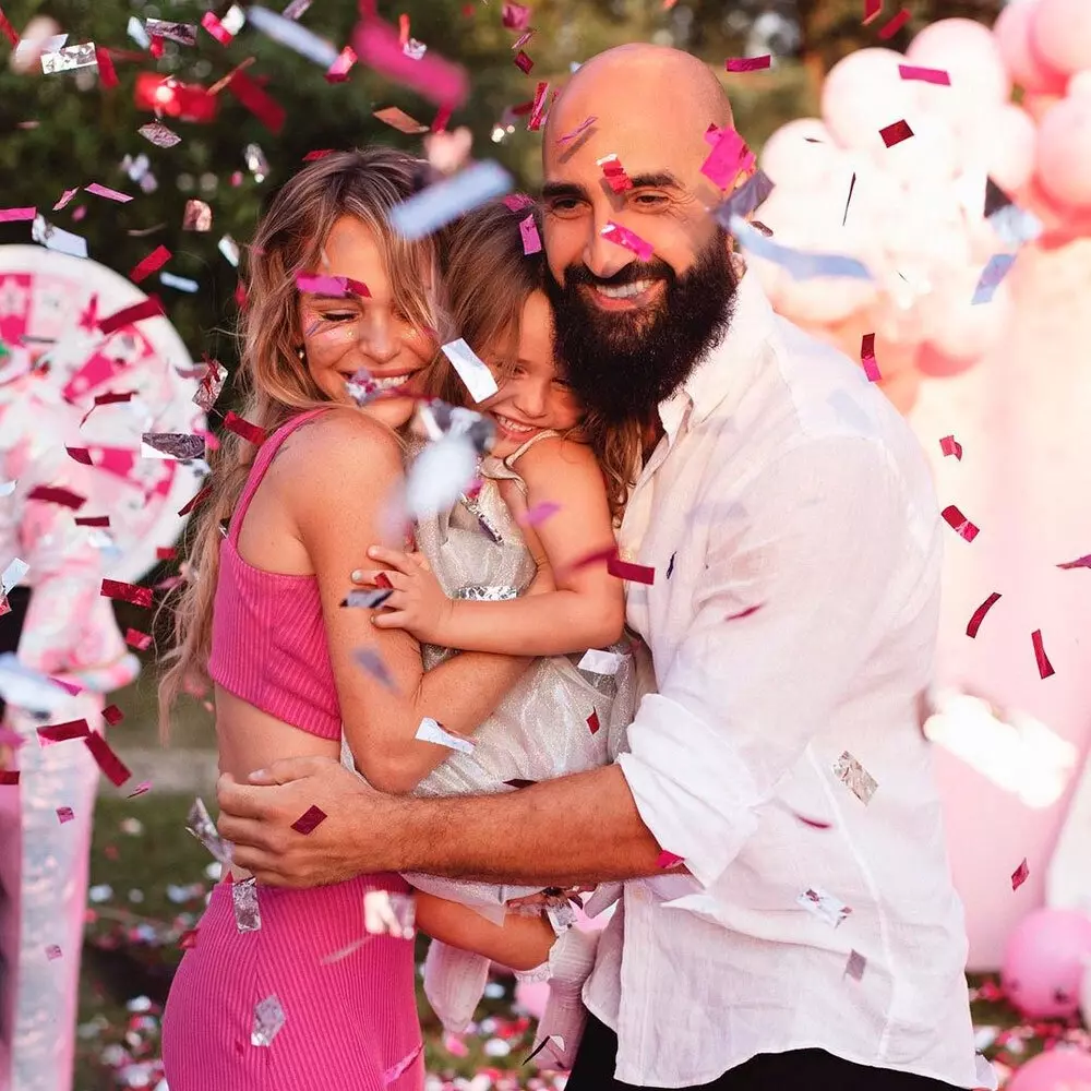 Вечеринка в розовых тонах: Хилькевич с мужем Артуром и дочкой Машей