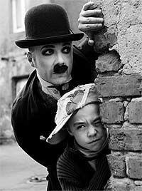 Евгений Стычкин и его сын Лева в образе Чарли Чаплина и Малыша из фильма «Малыш»
