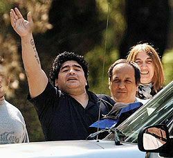 Марадона стал десятым членом партии