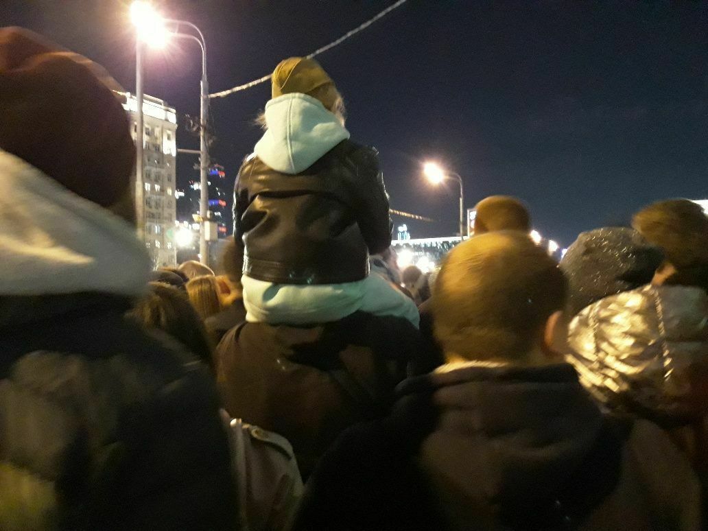 Праздник со слезами на глазах устроила москвичам полиция на площади Победы